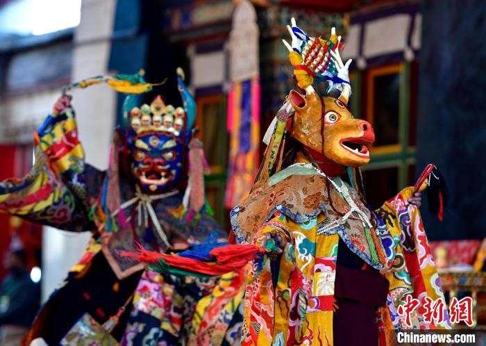 西藏扎什伦布寺举行跳神活动 祈愿国泰民安